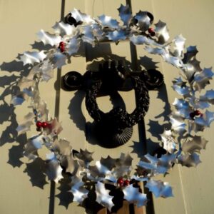 Aluminiumart aluminium holly wreath Christmas gift door