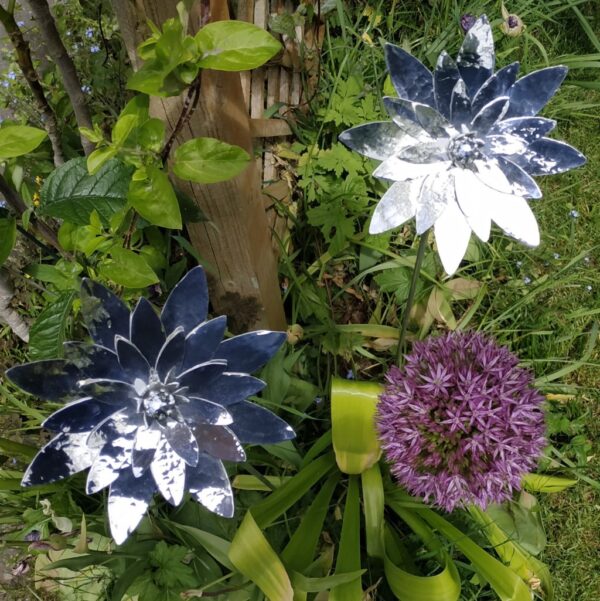 Aluminiumart aluminium garden art Lotus flower pair 2