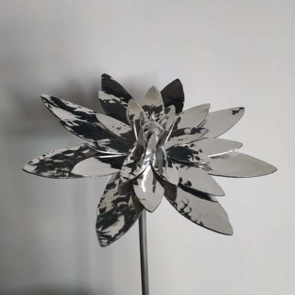 Aluminiumart aluminium garden art Lotus flower plain 2