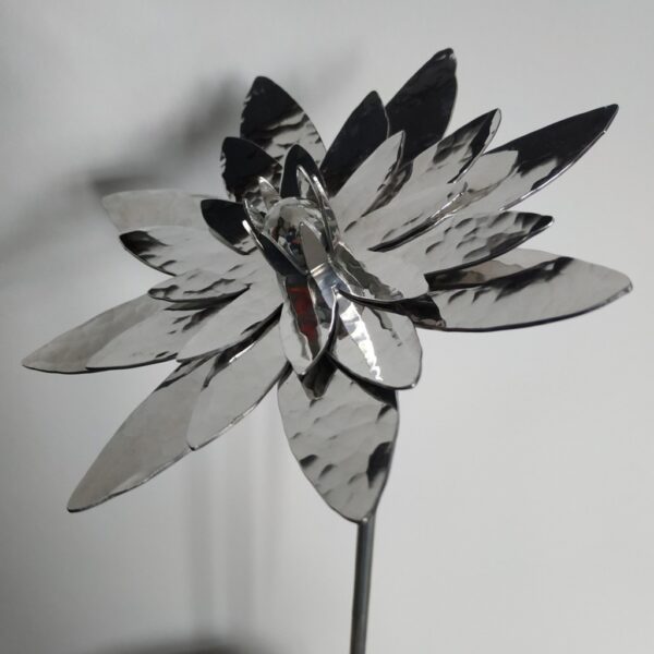 Aluminiumart aluminium garden art Lotus flower plain 3