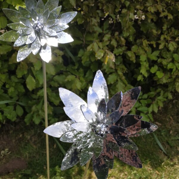 Aluminiumart aluminium garden art Lotus pair shining