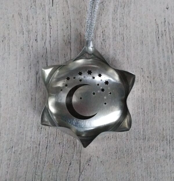 Recycled can tree decoration